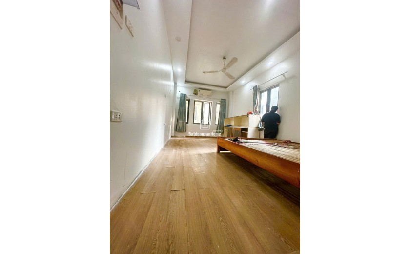 Cho thuê nhà nguyên căn ngõ Giáp Bát, Hoàng Mai 5 tầng, 40m2, 3 ngủ khép kín, 11 Triệu